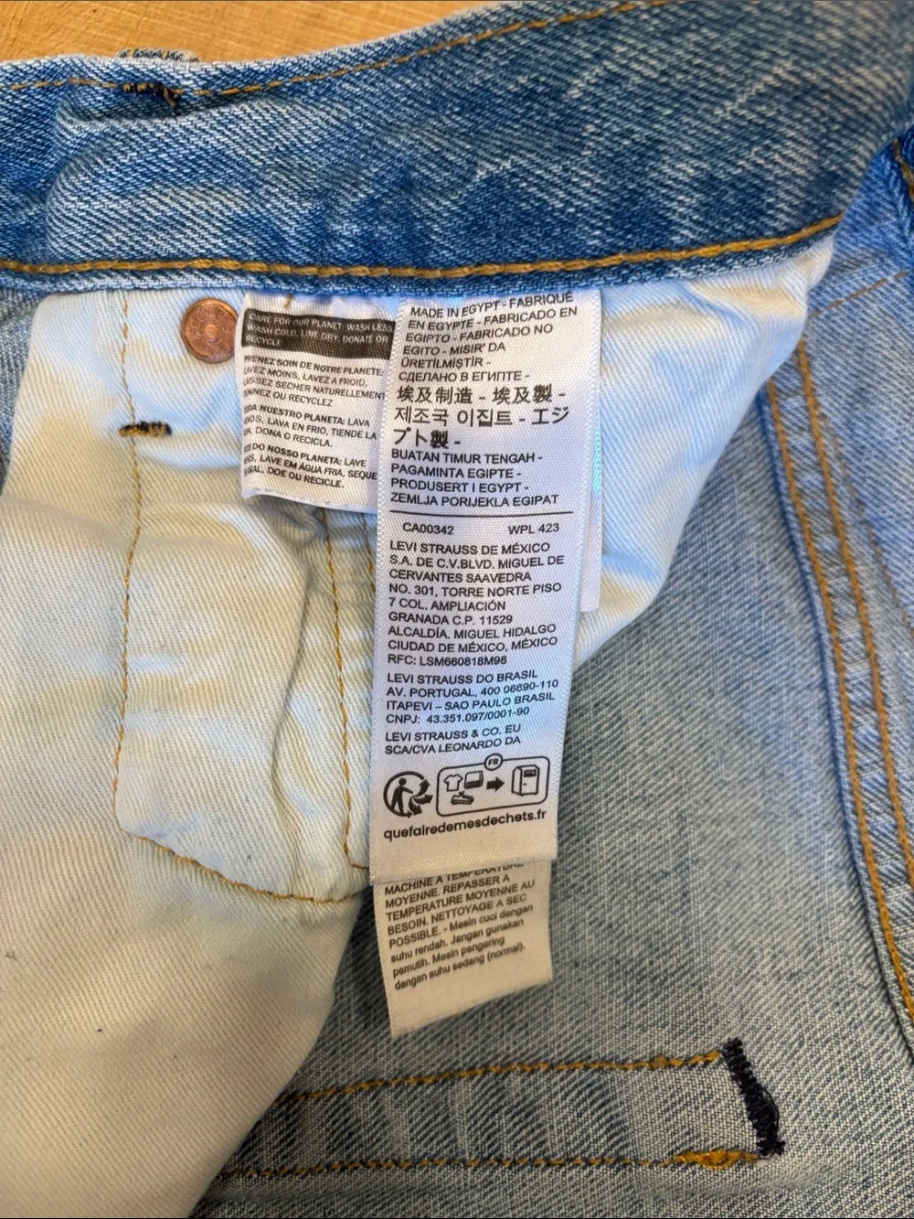 Levi's 501 Light Blue Straight Jeans